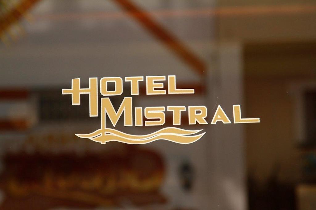 Hotel Mistral Пірей Екстер'єр фото